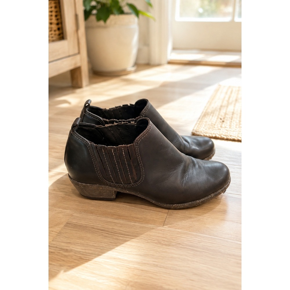 Clarks Women's Wilrose Jade Boot Size 6 Low Heel Chelsea Shootie Brown Leather